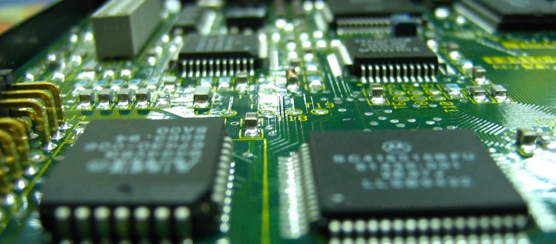 cristianis-microchips-4924170_1280 (1)